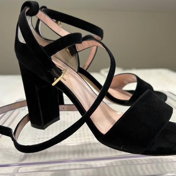 Kate spade Black Heels 7.5 - Picture 3 of 7